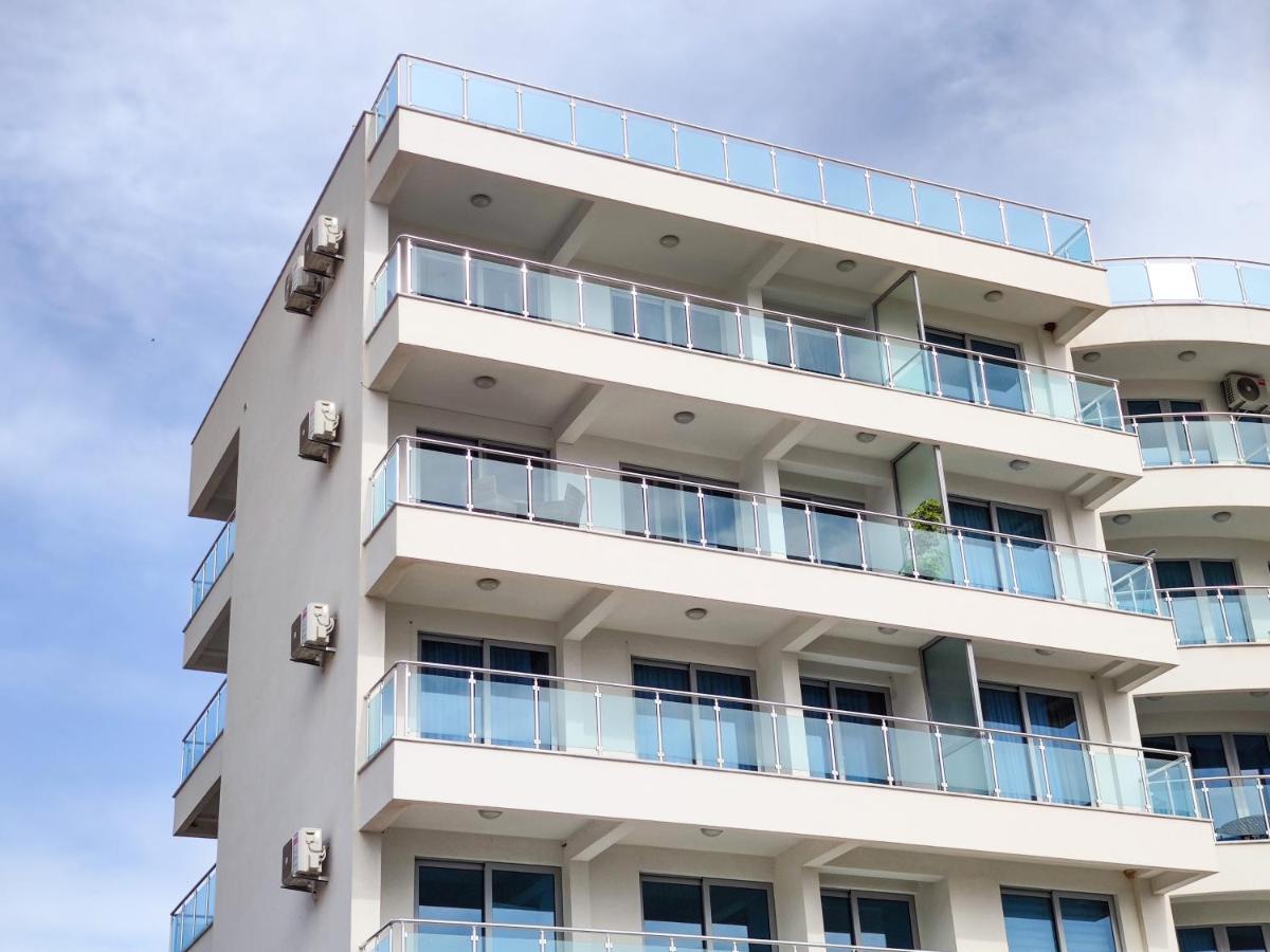Apartment Plavo Nebo Dobra Voda Luaran gambar