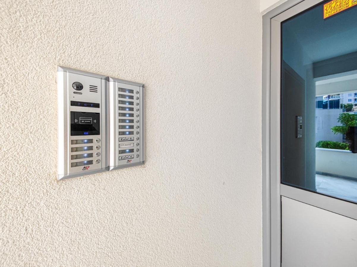 Apartment Plavo Nebo Dobra Voda Luaran gambar